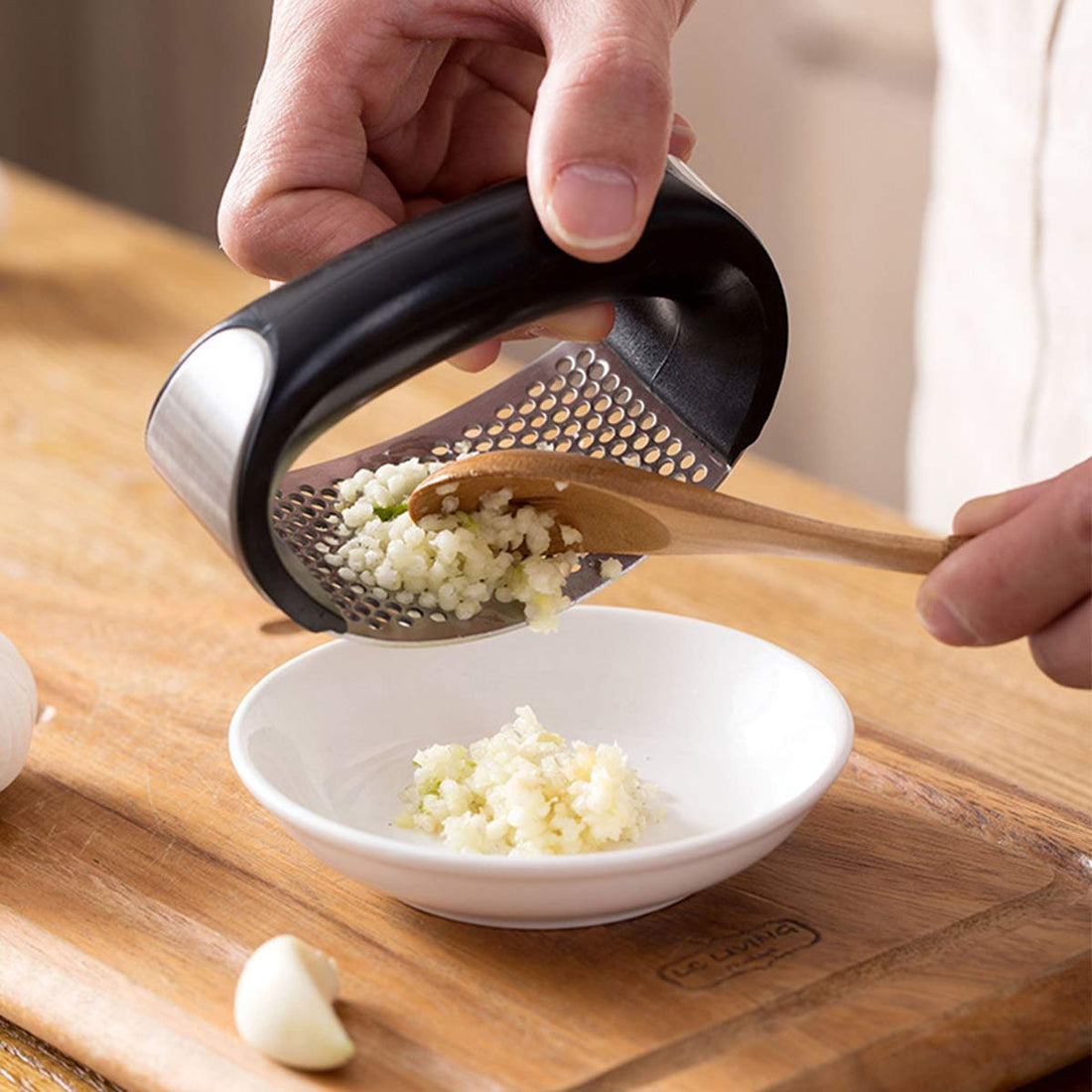 Premium Garlic Crusher – Easy, Quick & Mess-Free